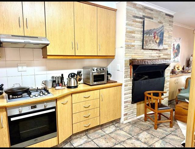 3 BEDROOM HOUSE FOR SALE IN TAFELZICHT